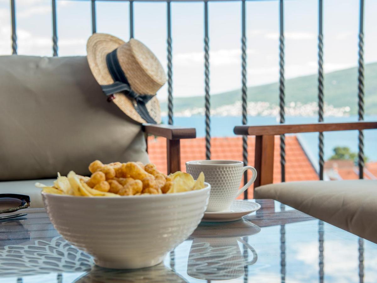 Cicciobello Lux Apartment Baosici With Stunning Sea View Bagian luar foto